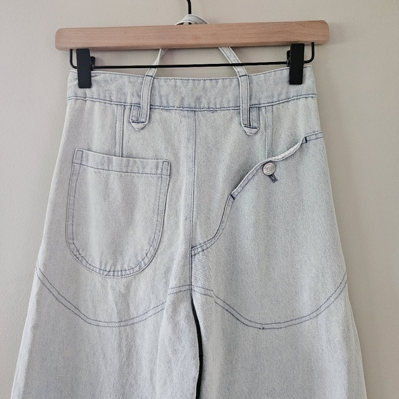 House Of Sunny Handlebar Curve Light Wash Wide Leg Jeans - Picture 9 of 13